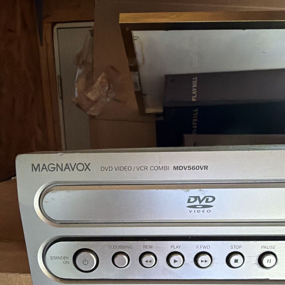 Magnavox MDV560VR DVD/VCR Combo 4-Head Hi-Fi Stereo DVD Region 1 Silver